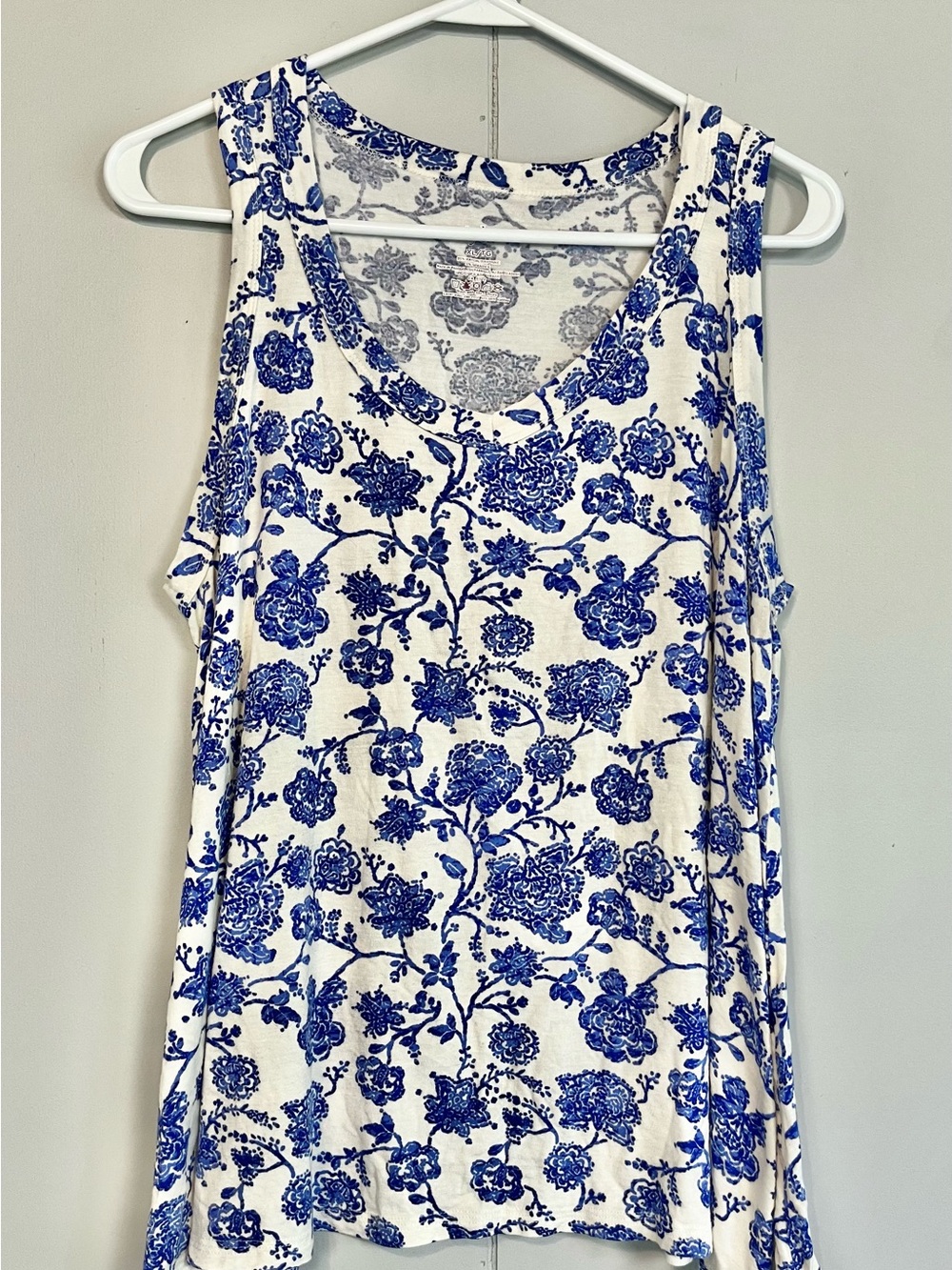 Iyla Blue & White Floral Sleeveless Swing Tank Top XL Rayon Blend